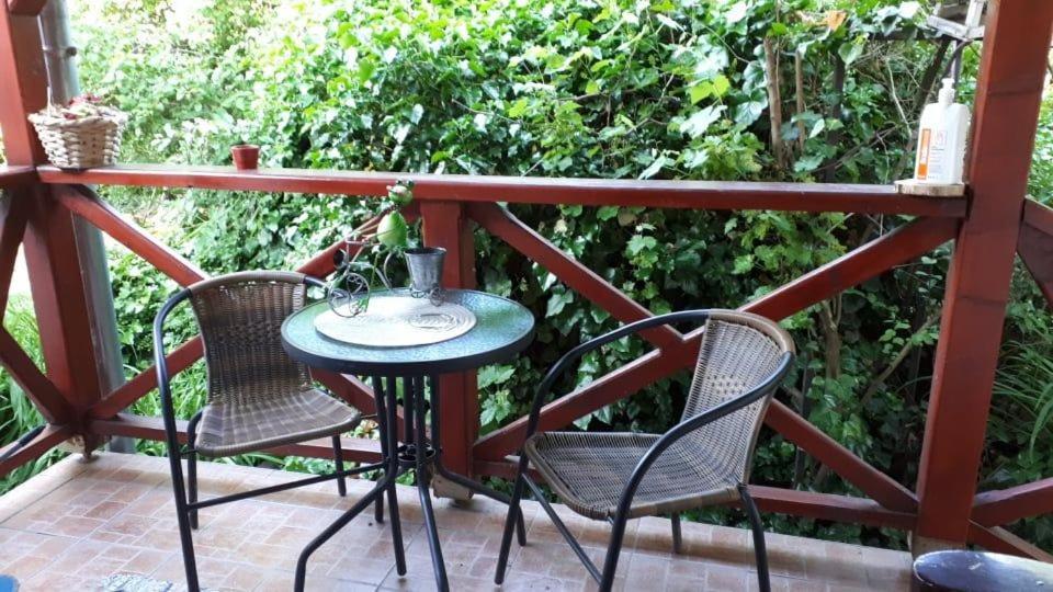 Kerekparos Es Zarandok Vendeghaz Villa Apostag Екстериор снимка