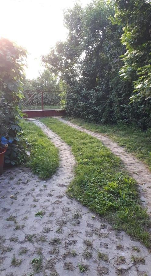 Kerekparos Es Zarandok Vendeghaz Villa Apostag Екстериор снимка