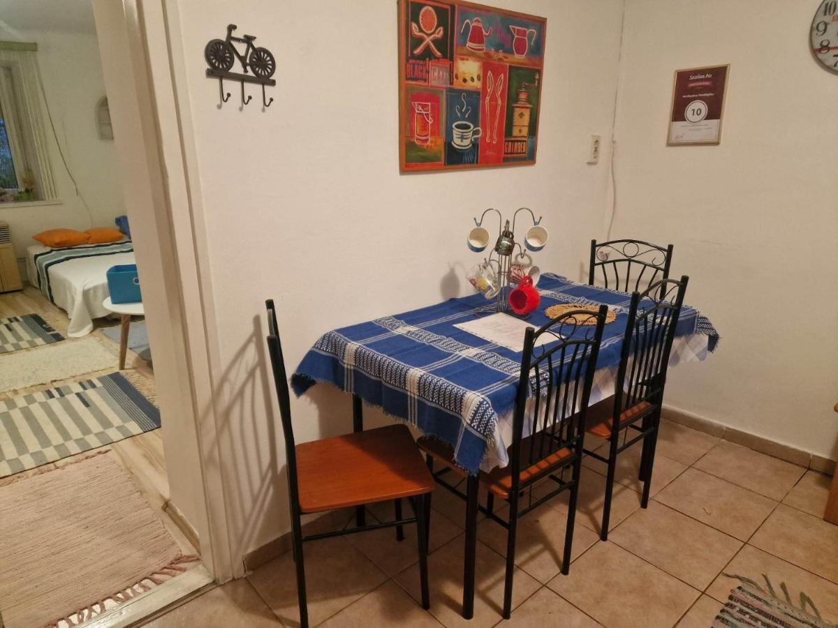 Kerekparos Es Zarandok Vendeghaz Villa Apostag Екстериор снимка
