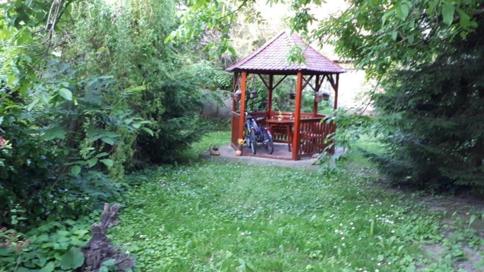 Kerekparos Es Zarandok Vendeghaz Villa Apostag Екстериор снимка