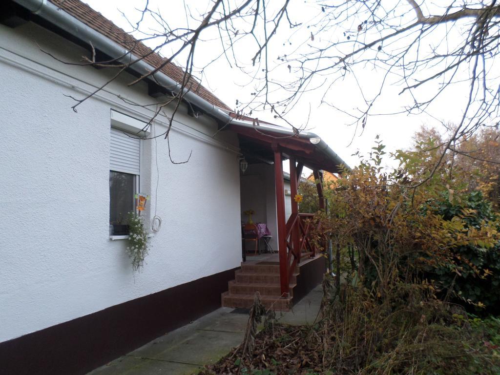 Kerekparos Es Zarandok Vendeghaz Villa Apostag Стая снимка